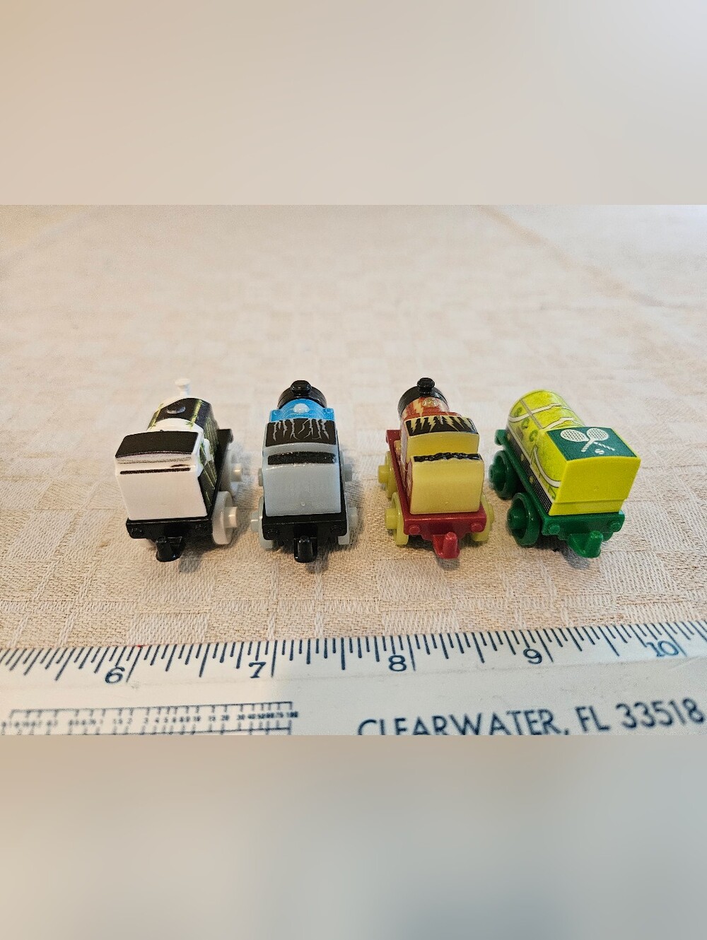 THOMAS & FRIENDS Minis Train Engine DC Super Friends, Panda And Others - Picture 7 of 9